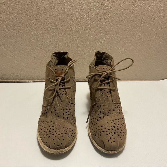 Toms Taupe Moroccan Cutout Desert Wedge - Picture 2 of 6